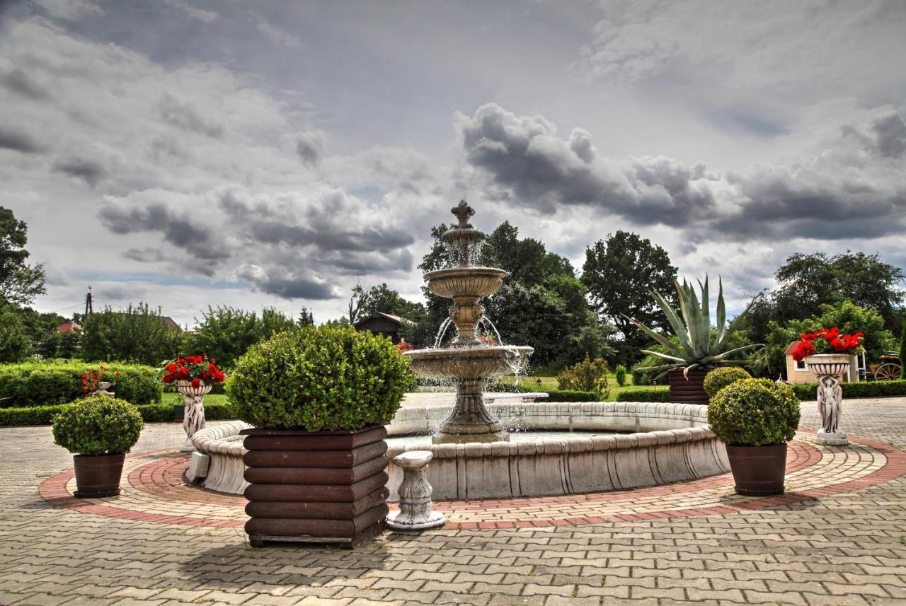 Zespol Palacowo-Parkowy Badzow Polkowice Exterior foto