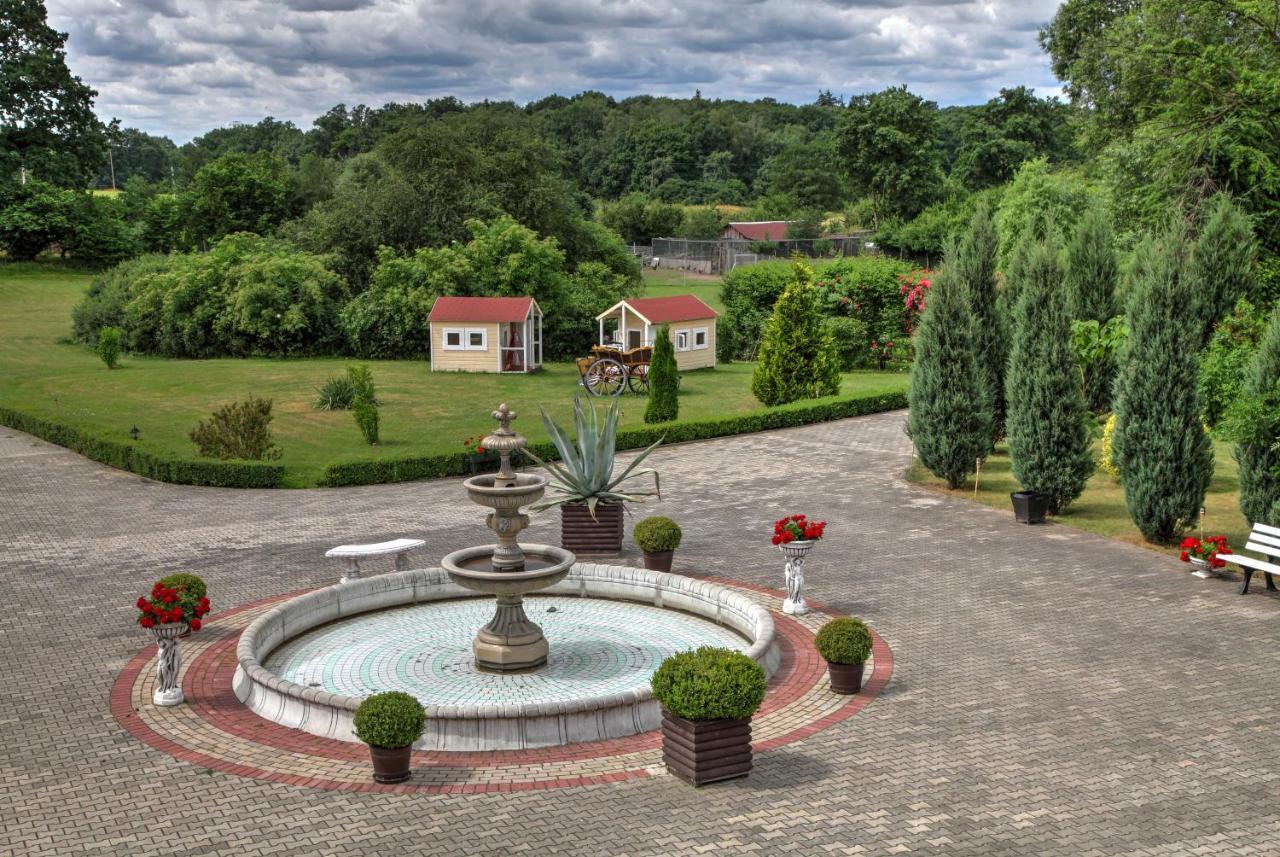 Zespol Palacowo-Parkowy Badzow Polkowice Exterior foto