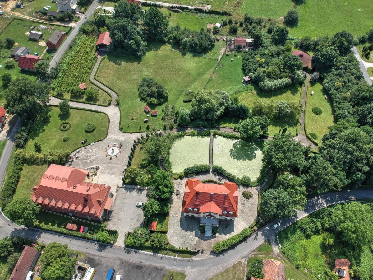 Zespol Palacowo-Parkowy Badzow Polkowice Exterior foto