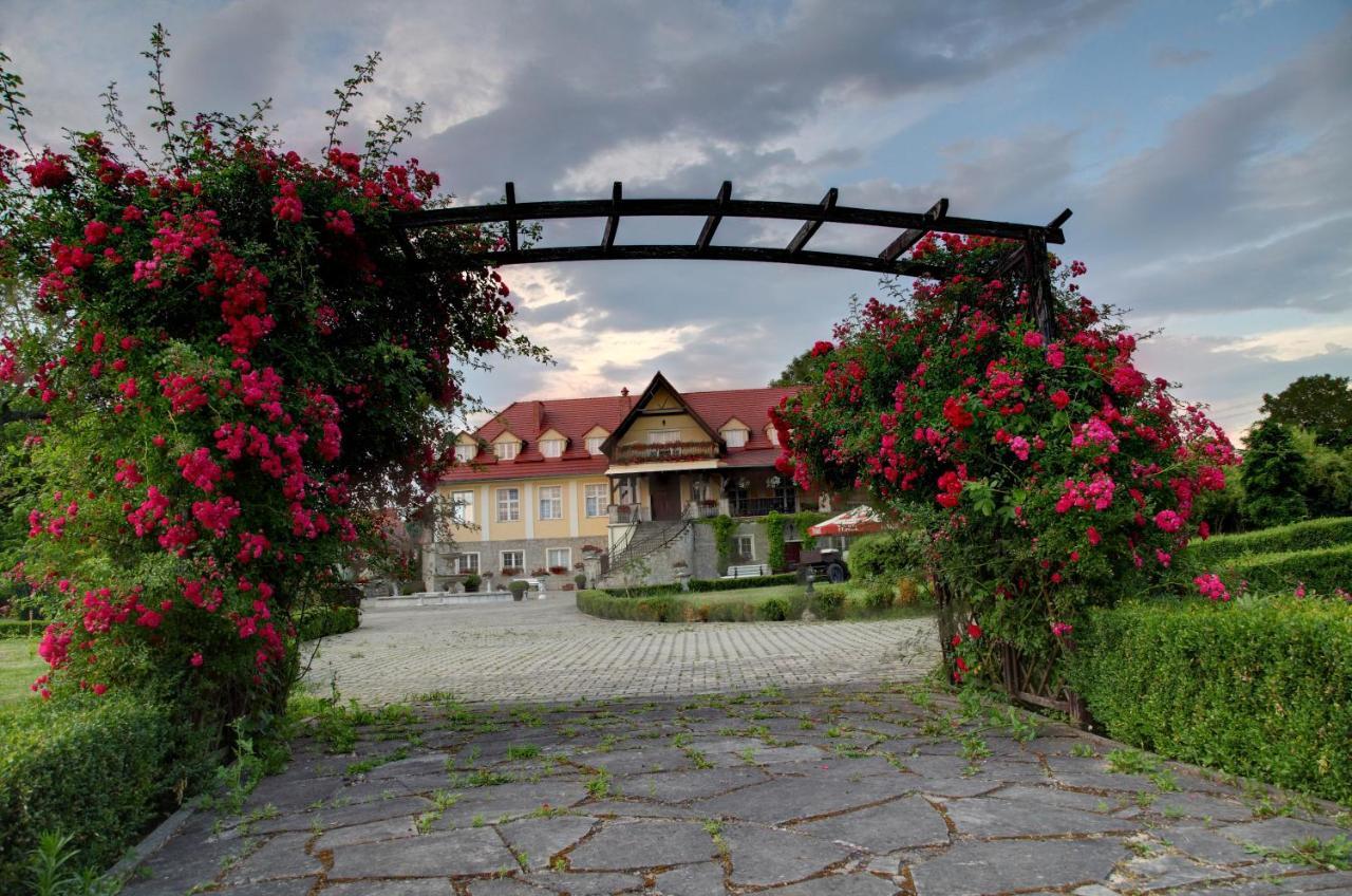 Zespol Palacowo-Parkowy Badzow Polkowice Exterior foto
